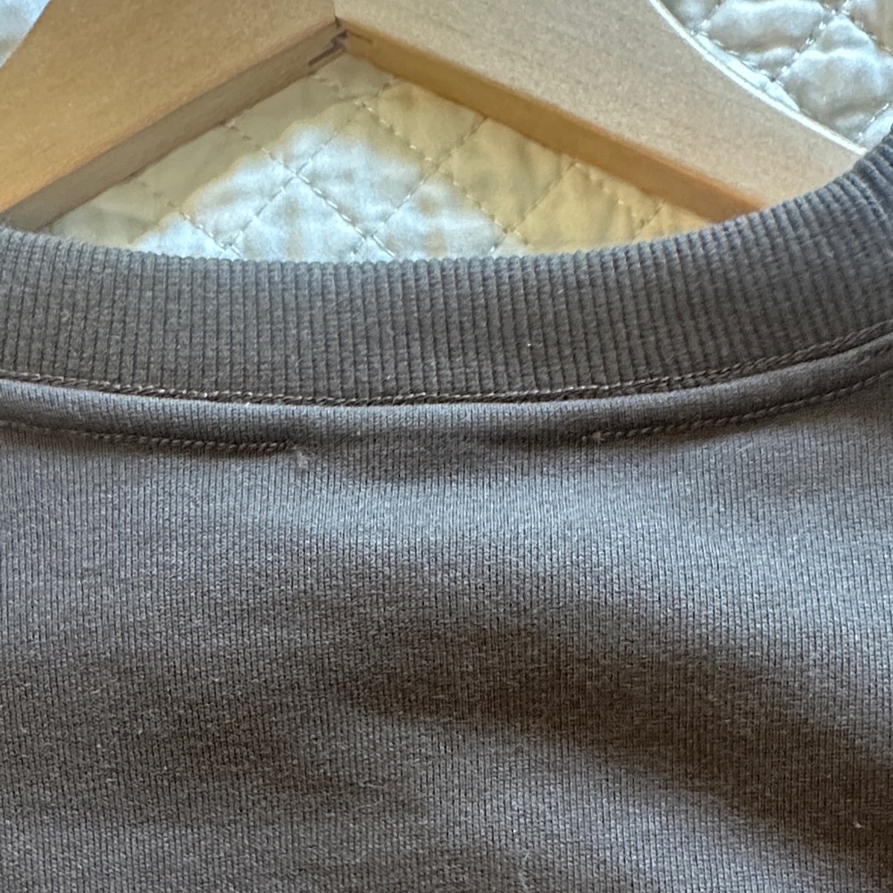 ALO Yoga Brown Crewneck with White Logo - Picture 4 of 4